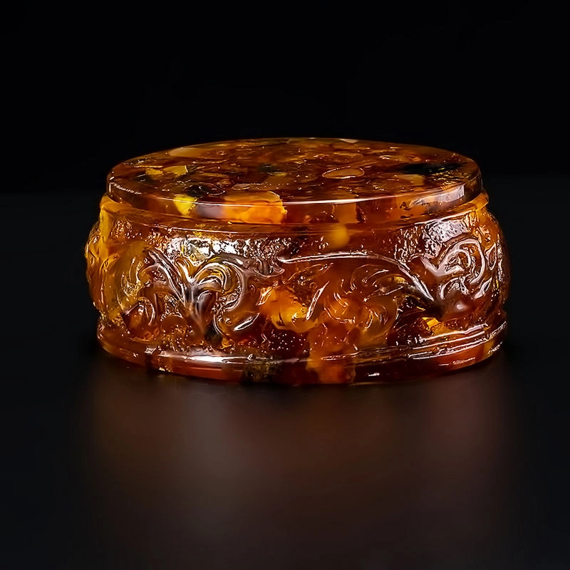Овальная шкатулка с кусочками натурального янтаря