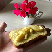 Резная ящерица из натурального пейзажного янтаря