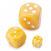 Крупный кубик игральный янтарный светлый