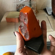 Старинный сувенирный камень янтарь на подставке