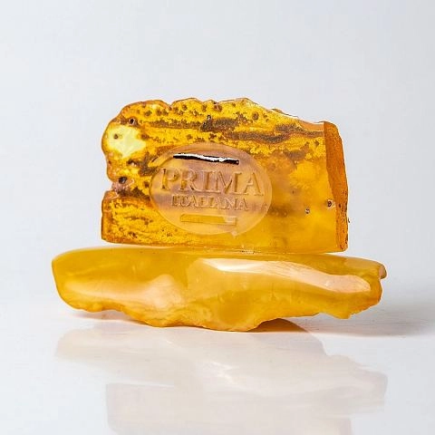 Корпоративный бизнес-сувенир из натурального янтаря с 3D-фрезерной резкой логотипа